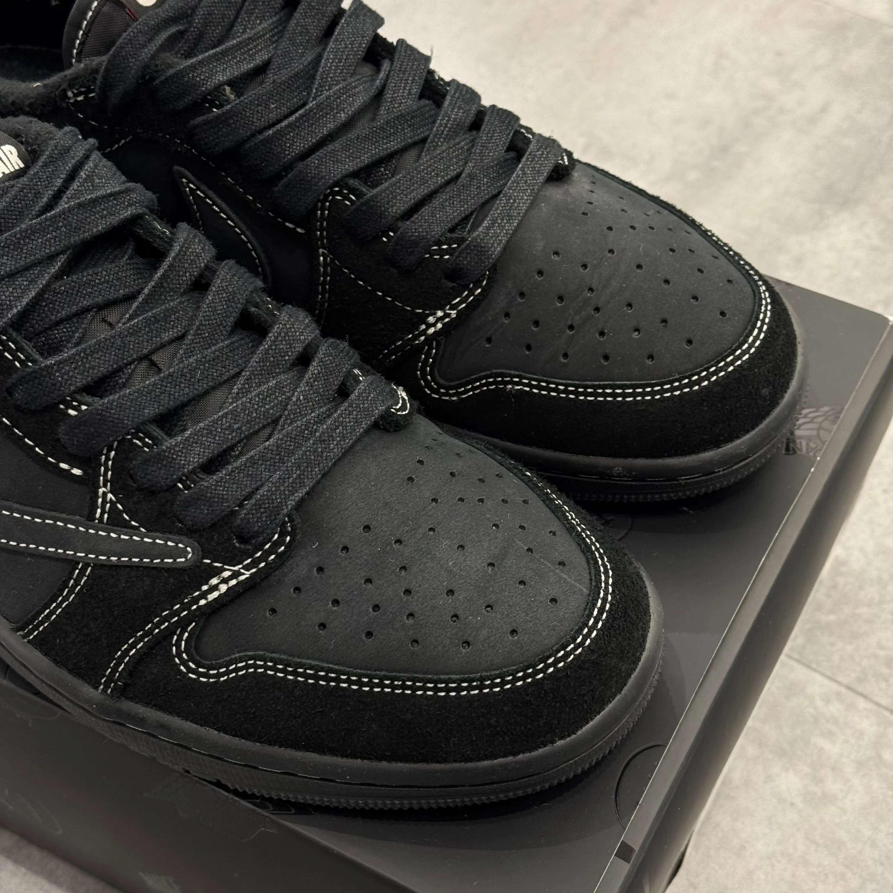 Air Jordan 1 Retro Low OG SP Travis Scott Black Phantom (42) - Usado