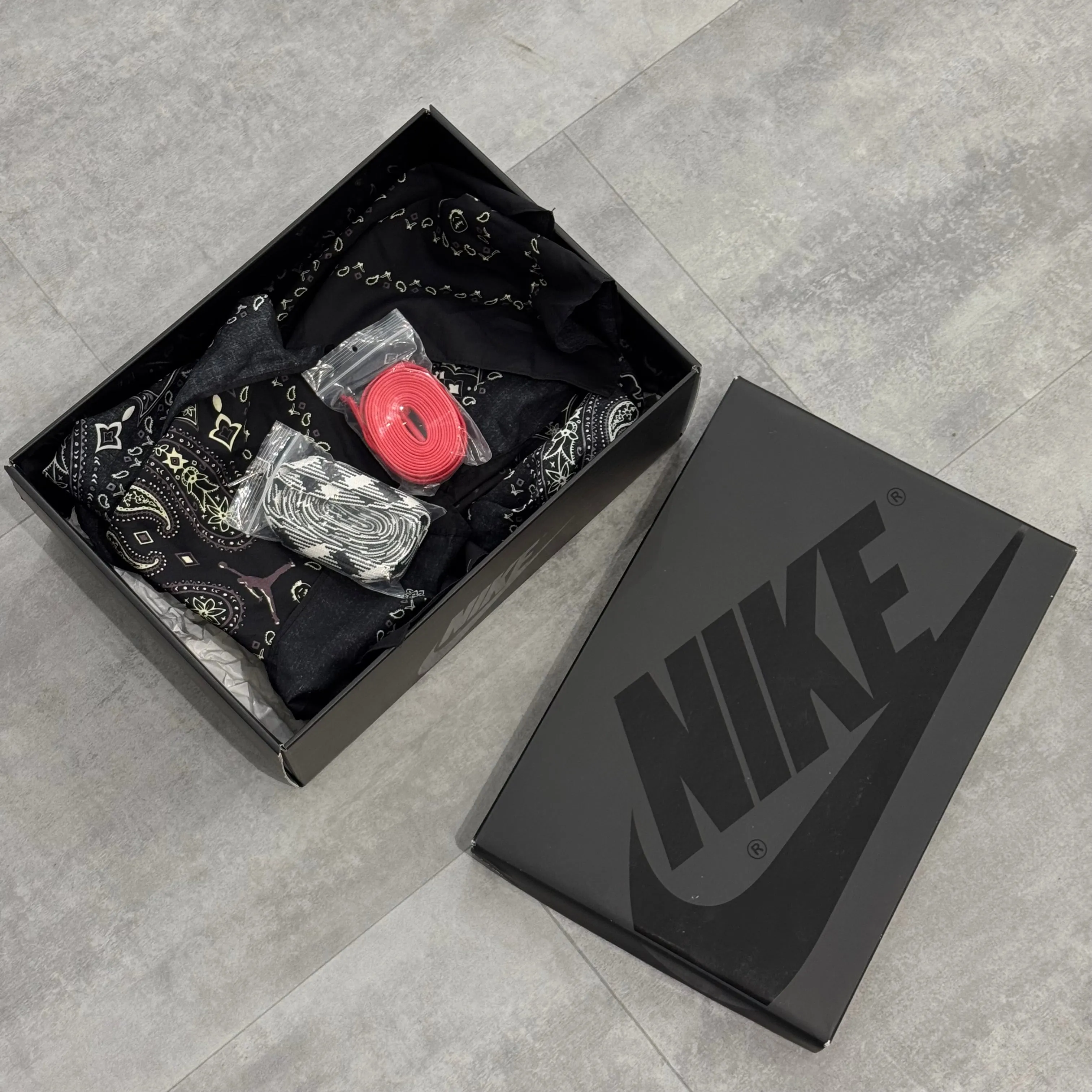 Air Jordan 1 Retro Low OG SP Travis Scott Black Phantom (42) - Usado