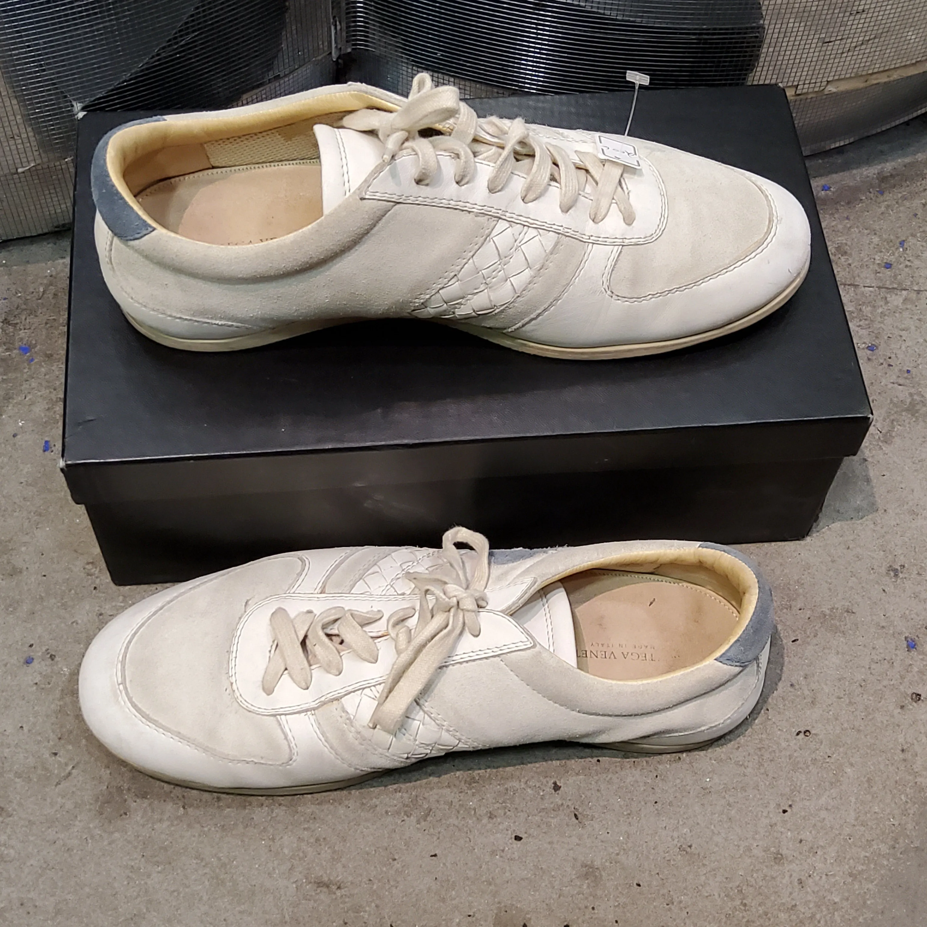 Low-top leather trainers