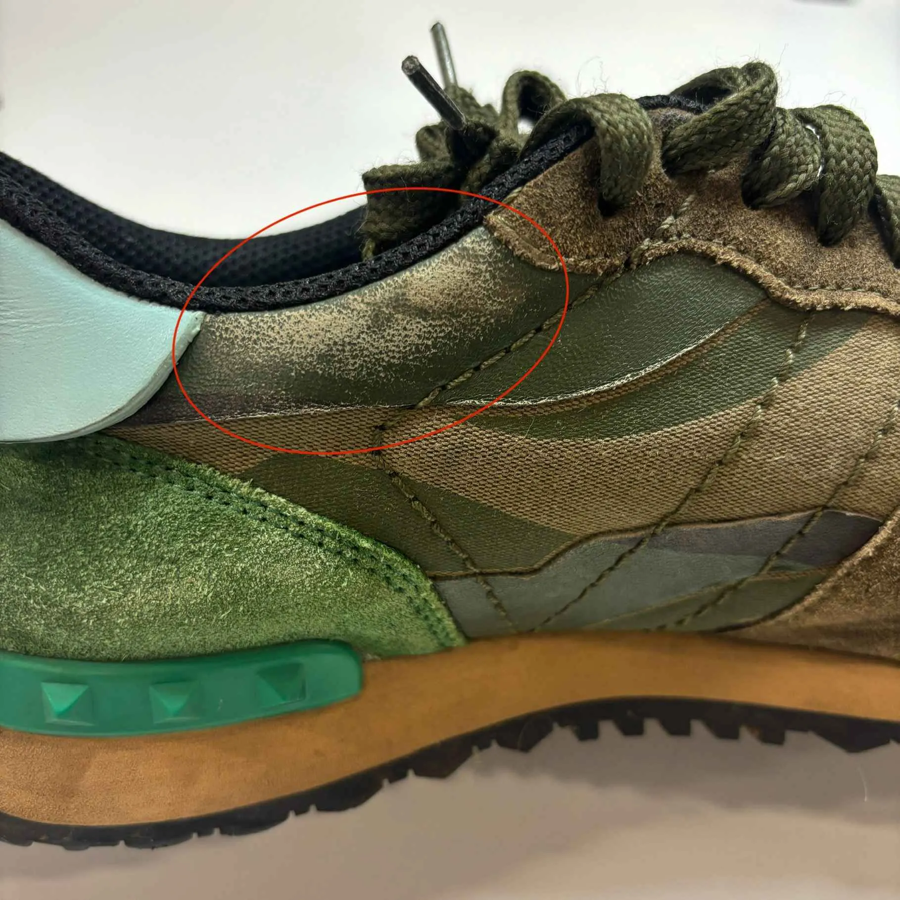 Men's Rockrunner Low Trainers Khaki Size EU 40 / UK 6