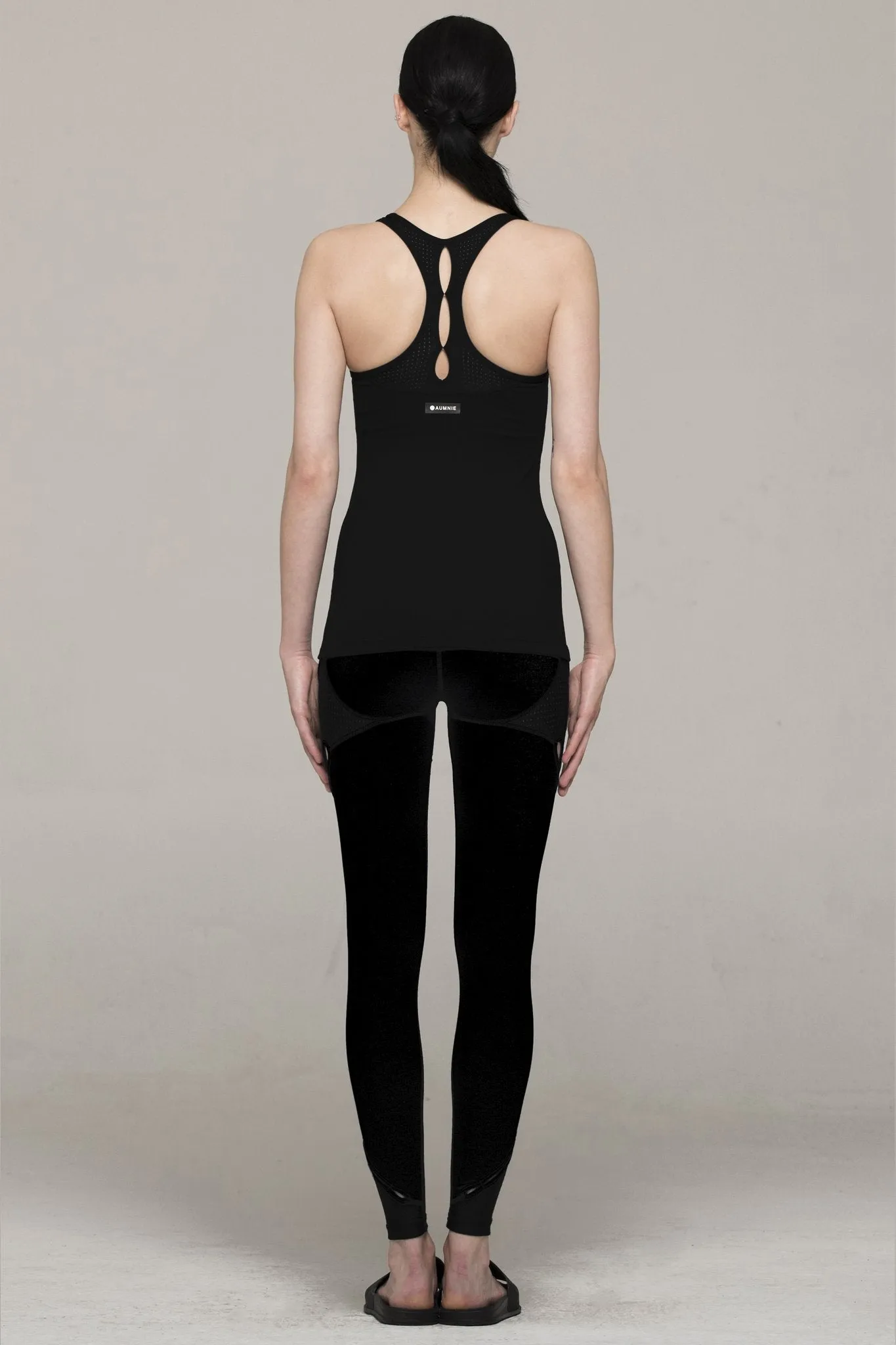 RESONANCE TANK, BLACK/PERFORATED BLACK