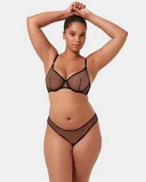 Set: Naomi Black