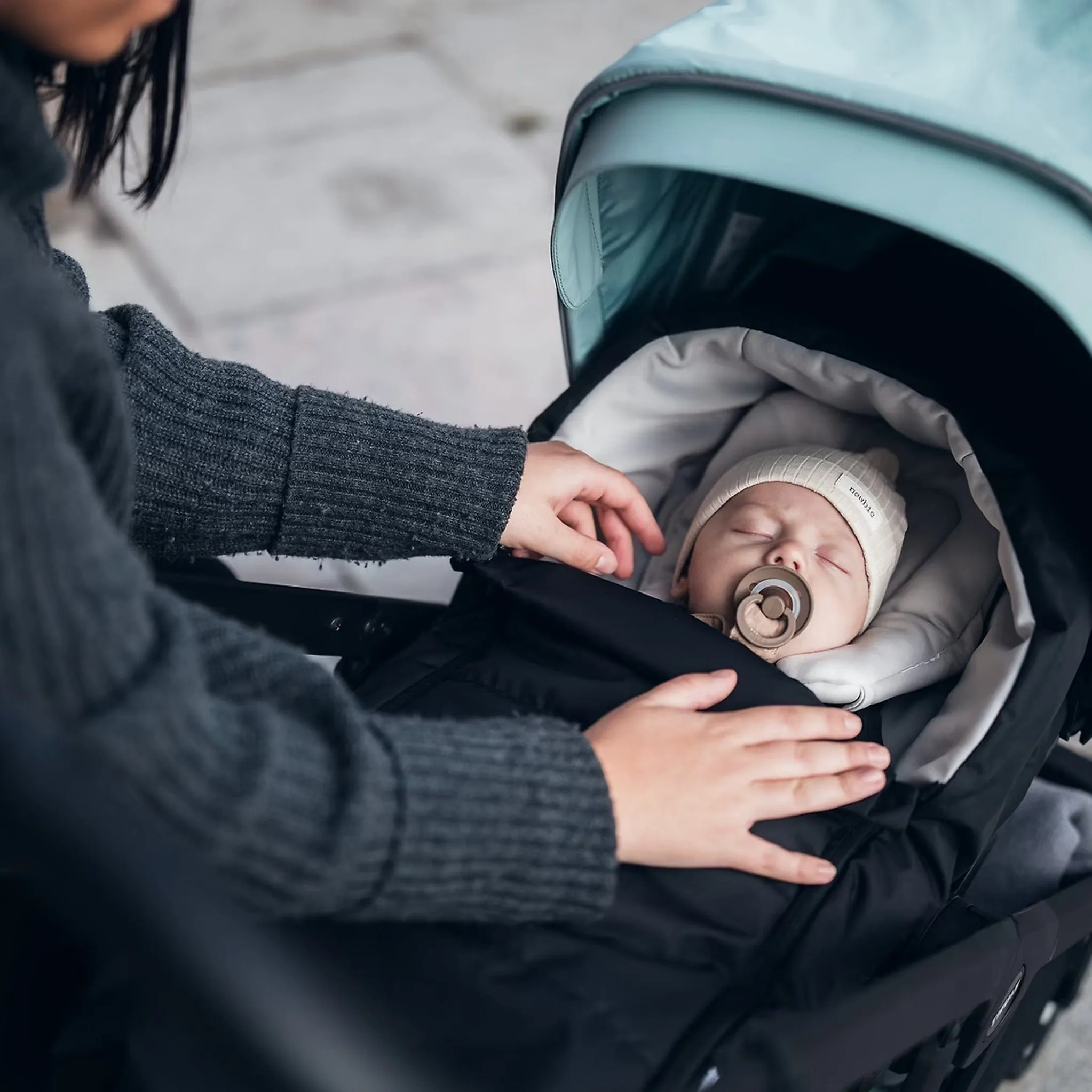 Thule Newborn Nest in Black