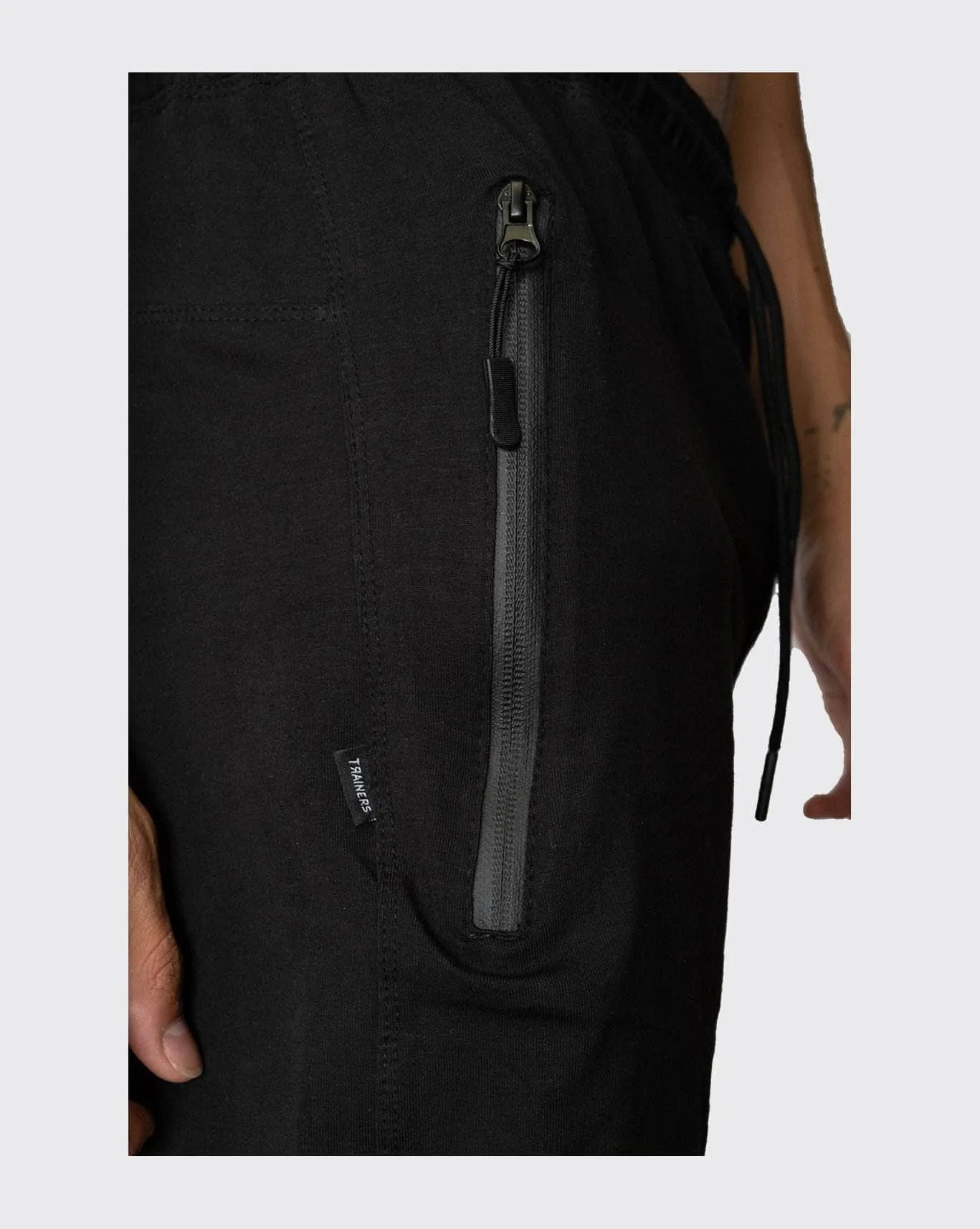 trainers v2 reigning tech stretch short